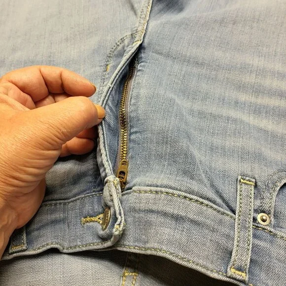 Levis 311 Shaping Skinny Mid Rise Light Wash Jeans Women's W34 L30 Denim NWT - Picture 11 of 15